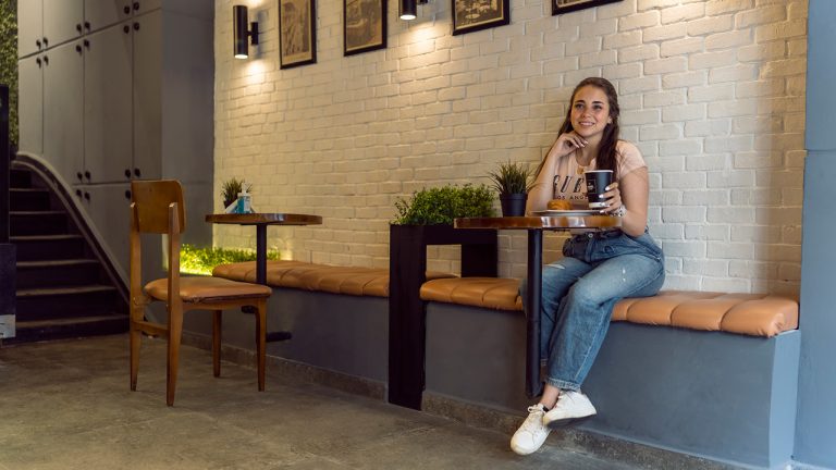 Mugs Estate Interior, Happy Guest